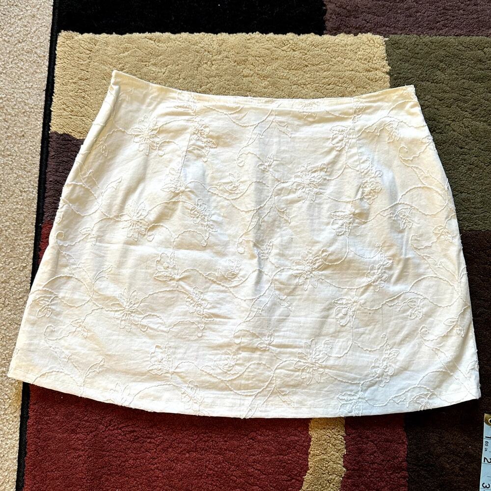 White Cotton Floral Embroidered Coquette Summer Mini Skirt St. John's Bay